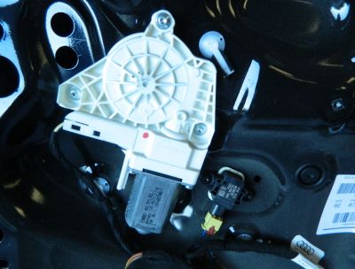 Motoras macara usa dreapta fata Audi A1 8X 2010-2018 Cod: 8K0959802C
