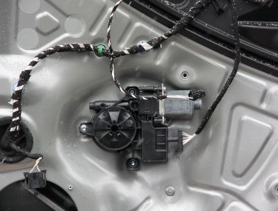 Motoras macara usa dreapta spate VW Tiguan (AD1) 2016-In prezent 5Q0959821E