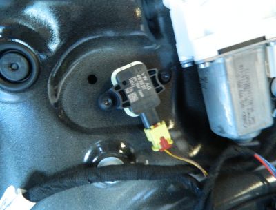 Senzor impact usa stanga fata Audi A1 8X 2010-2018 Cod: 4H0955557