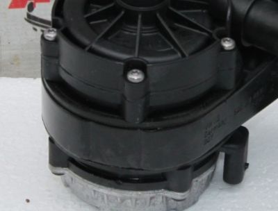 Pompa recirculare apa Audi A3 8V E-Tron 1.4 TSI 2012-2020 04L965567