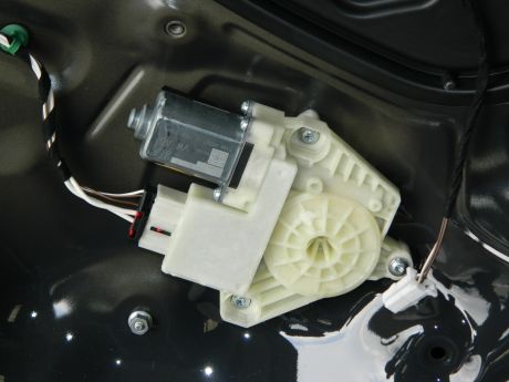 Motoras macara usa dreapta spate VW Passat B8 limuzina 2015-In prezent Cod: 5Q4969811E