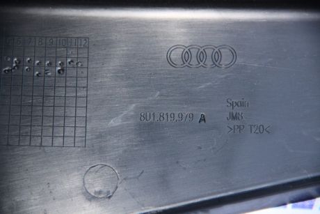 Ornament grila parbriz Audi Q3 8U 2011-2018 8U1819979A
